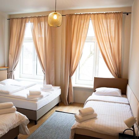Hotelik Relax H360 Лодз Екстериор снимка