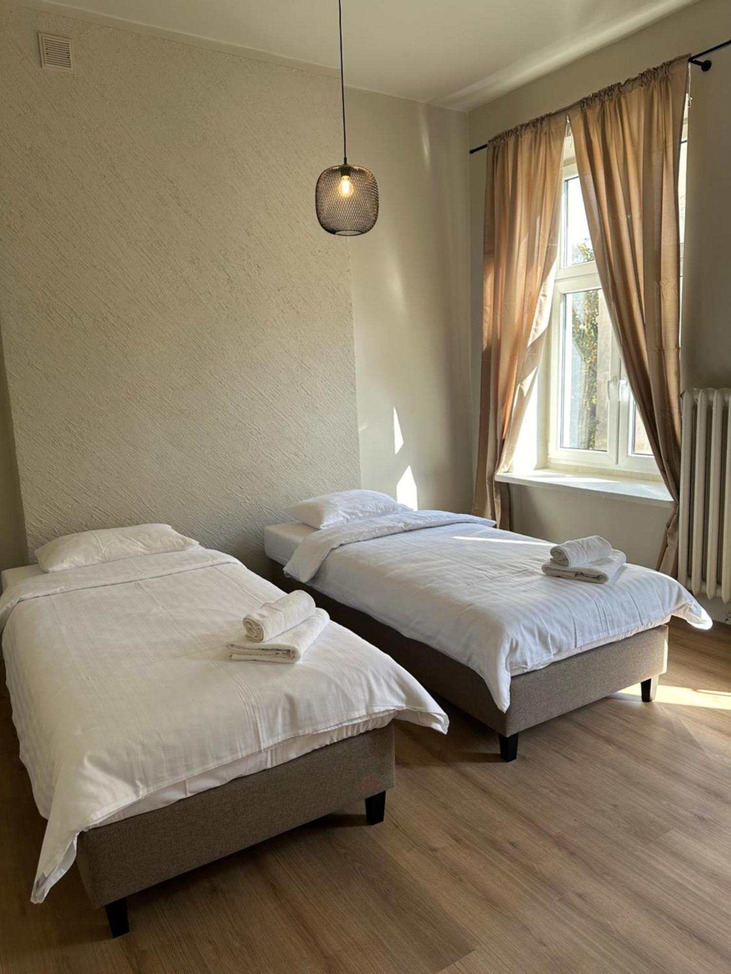 Hotelik Relax H360 Лодз Екстериор снимка