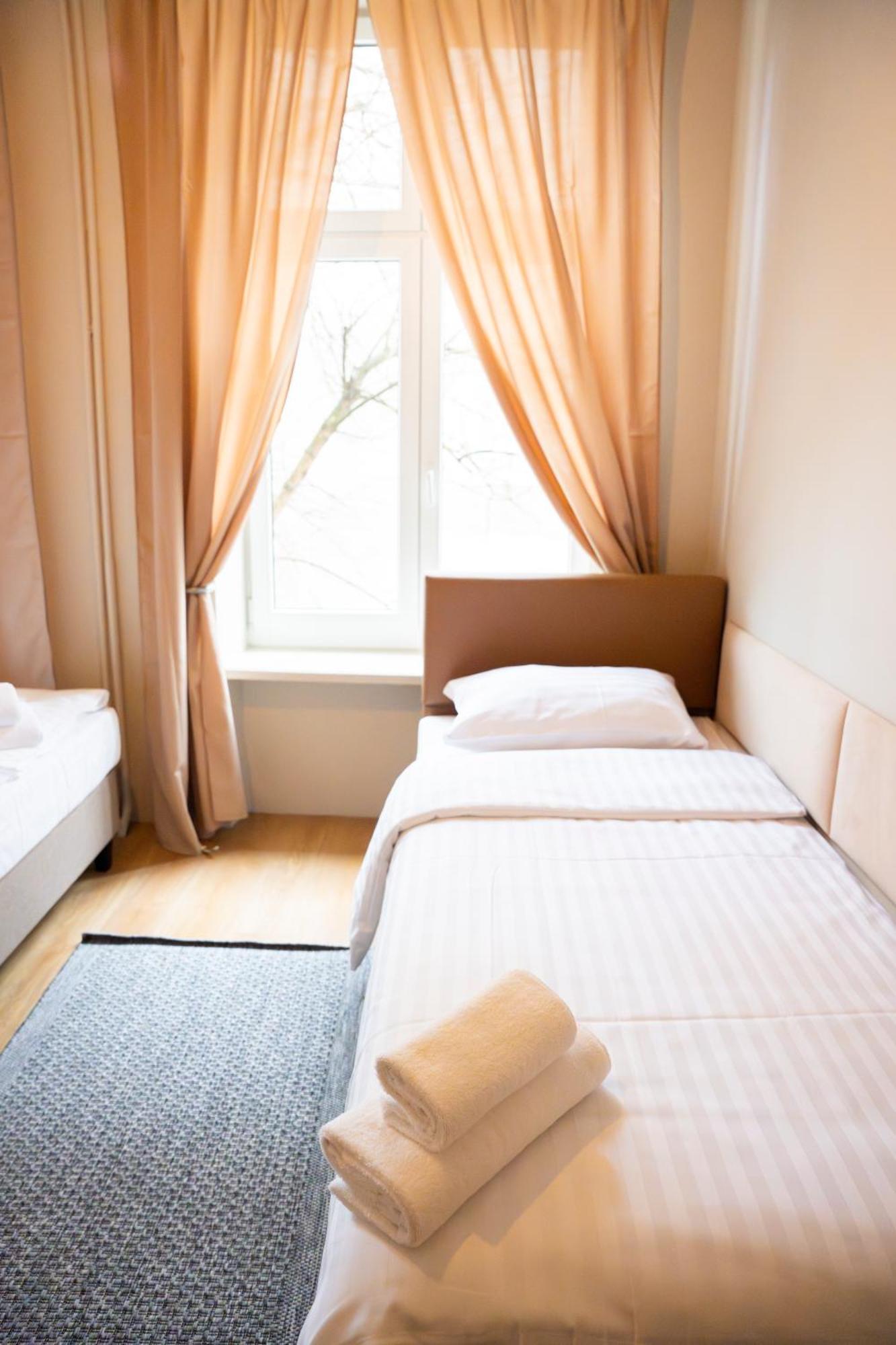 Hotelik Relax H360 Лодз Екстериор снимка