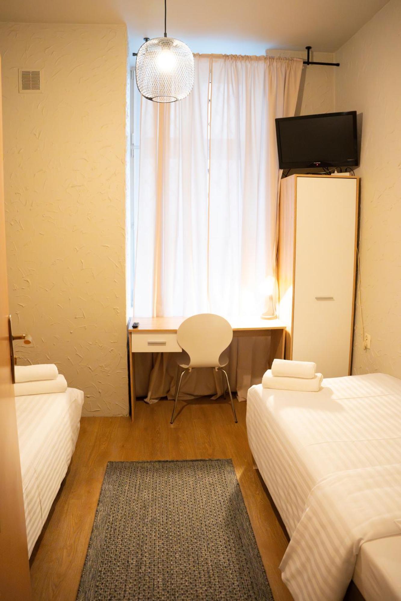 Hotelik Relax H360 Лодз Екстериор снимка