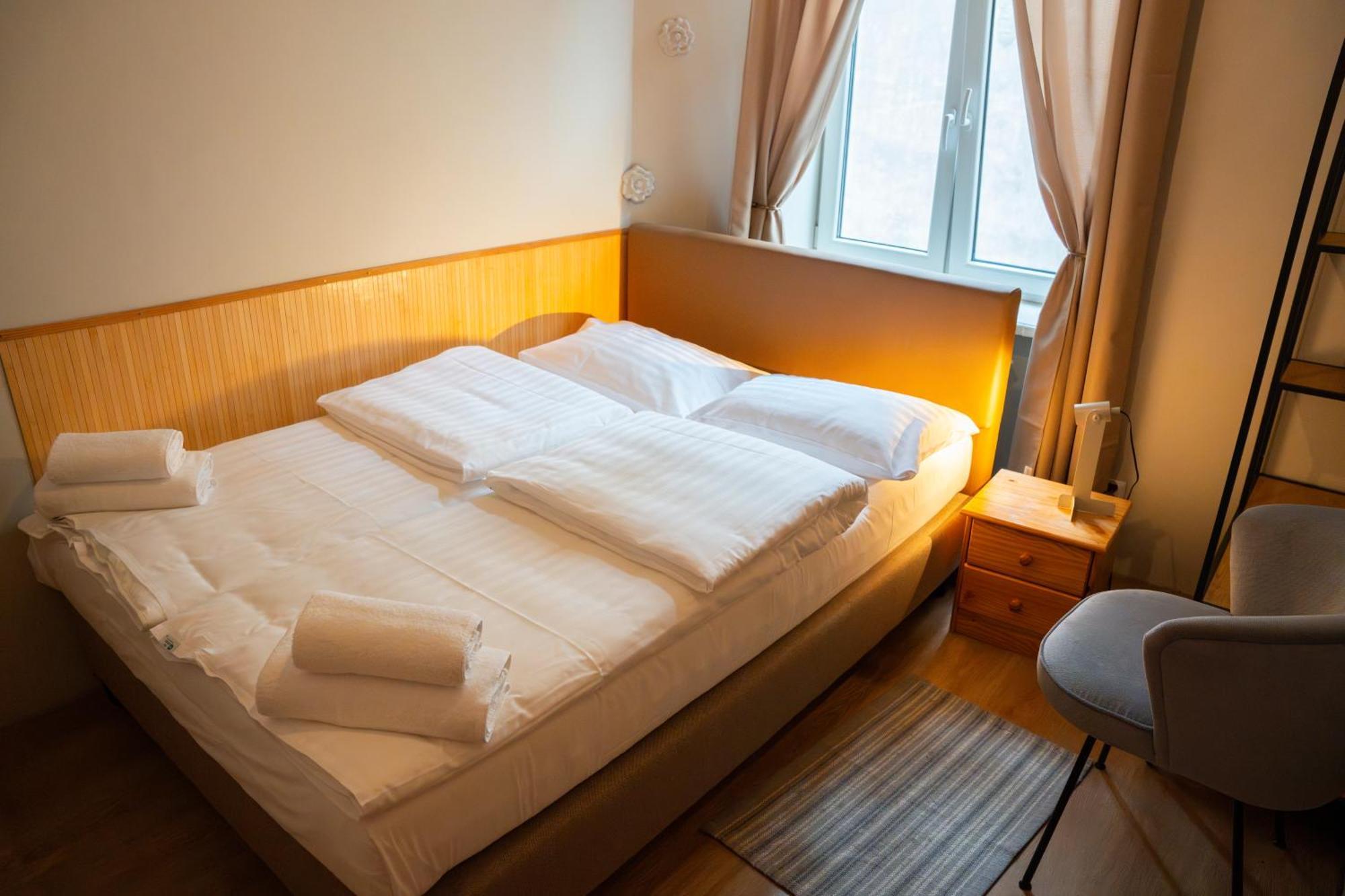 Hotelik Relax H360 Лодз Екстериор снимка