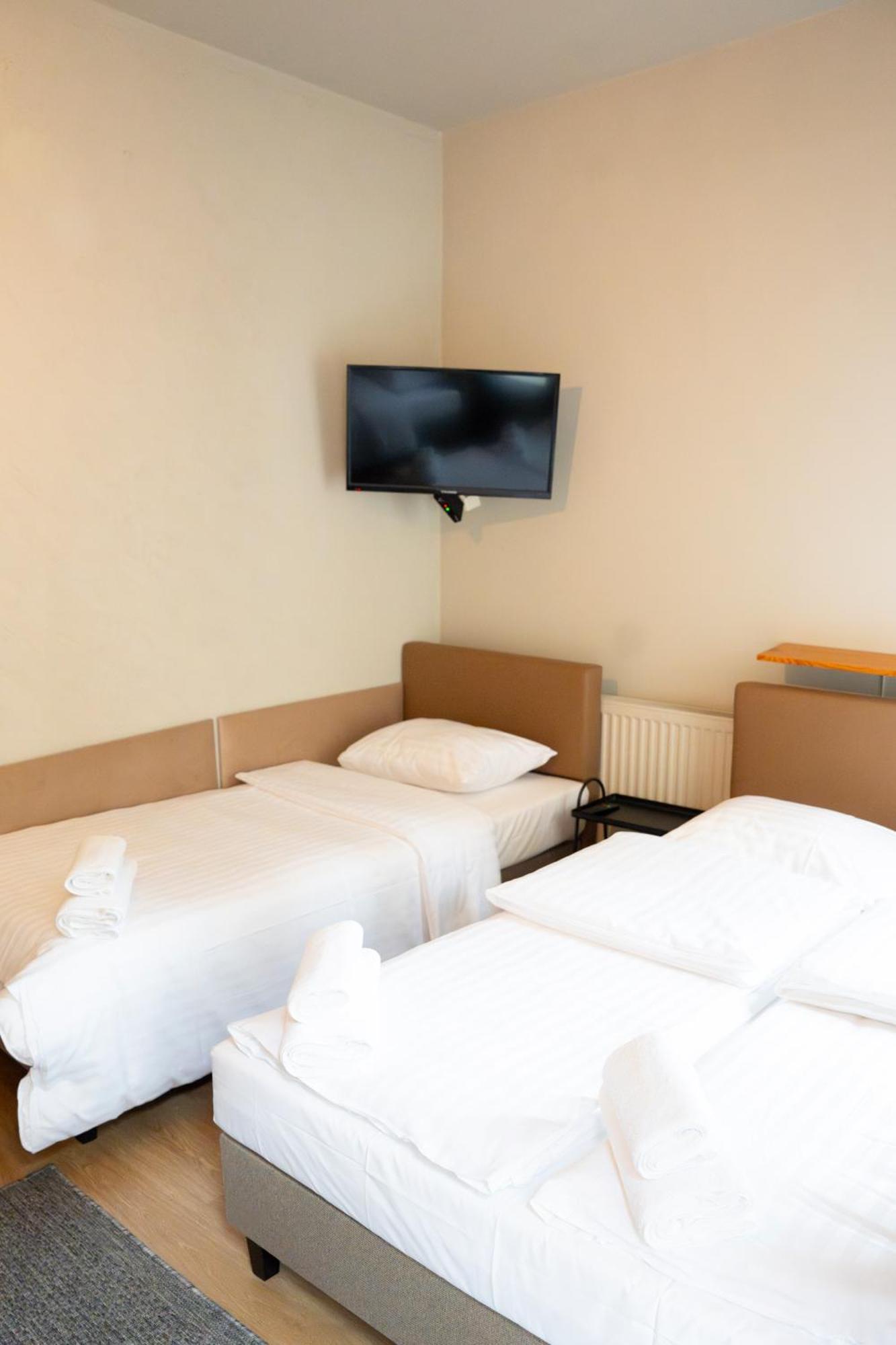 Hotelik Relax H360 Лодз Екстериор снимка