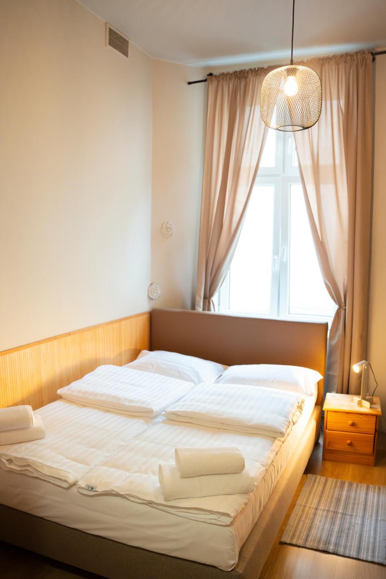 Hotelik Relax H360 Лодз Екстериор снимка